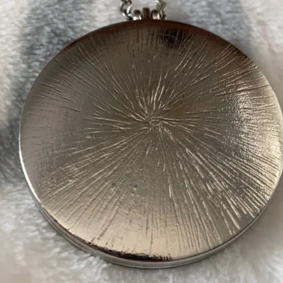 WHITE HOUSE BLACK MARKET PENDANT - Picture 2 of 7